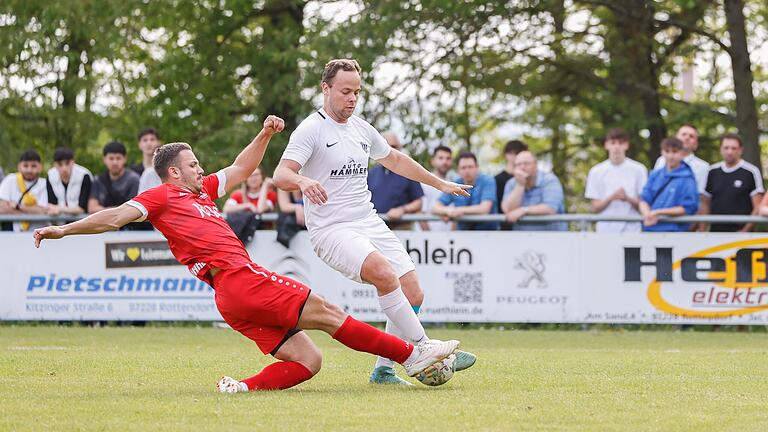 Im Kreis Würzburg heißen die Pokal-Finalisten TSV Rottendorf und TSV Lohr. Im Bild: Alessandro Englert (Lohr) gegen Moritz Schubert (Rottendorf).