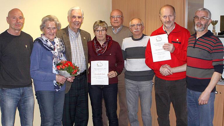 Geehrt: Karl-Heinz Handel (von links), Marianne Becher, Walter Schöpfner, Elisabeth Rubi, Folker Hartmann, Peter Fischer, Heinz Ortloff und rechts außen Vorsitzender Thomas Dill Foto: Thomas Dill       -  Geehrt: Karl-Heinz Handel (von links), Marianne Becher, Walter Schöpfner, Elisabeth Rubi, Folker Hartmann, Peter Fischer, Heinz Ortloff und rechts außen Vorsitzender Thomas Dill Foto: Thomas Dill