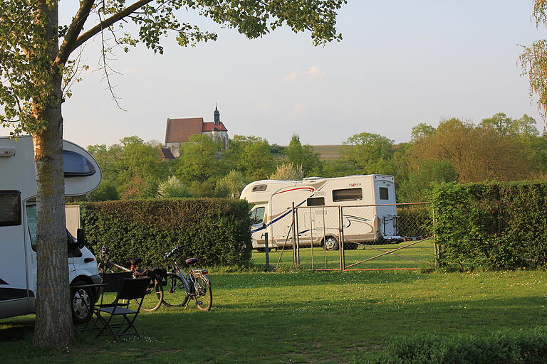 Vom Glück, am Main Dauerurlauber zu sein       -  Der Campingplatz Ankergrund in Volkach zählt laut Camping.info&nbsp; zu den beliebtesten Plätzen Europas.