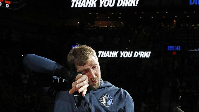 10. April 2019, San Antonio, Texas: Dirk Nowitzki geht unter Tränen in den Basketball-Ruhestand.