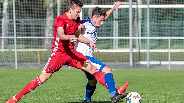 Tim Hänling (links), hier mit Johannes Dorsch vom TSV Unterpleichfeld, wechselt innerhalb der Landesliga Nordwest vom TSV Lengfeld zur TG Höchberg. Für Lengfeld absolvierte der 25-Jährige mehr als 100 Landesliga-Spiele.