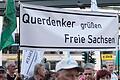 Durch Demonstrationen wie dieser im Oktober 2022 in Dresden hat sich 'Querdenker' zu einem Begriff gewandelt, der im öffentlichen Bewusstsein vielfach fast nur noch negativ gewertet wird (Symbolbild).