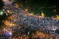 Demonstration in Georgien.jpeg       -  Zehntausende Demonstranten protestierten am Samstag vor dem Parlamentsgebäude in Tiflis gegen ein Gesetz, das die Arbeit ausländischer Nichtregierungsorganisationen im Land beschneiden soll.