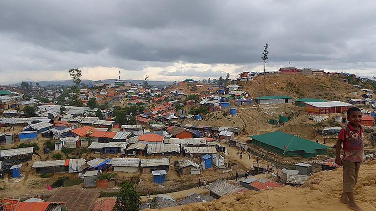 Rund eine Million Rohingya sind aus Myanmar geflüchtet und harren zurzeit im Grenzgebiet auf bangladeschischer Seite aus.