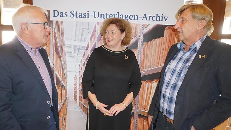 Podiumsdiskussion mit dem ehemaligen Mellrichstädter Bürgermeister Helmut Will und Prof. Dr. Daniela Münkel (BstU) und Hanns-Friedrich als Moderator.