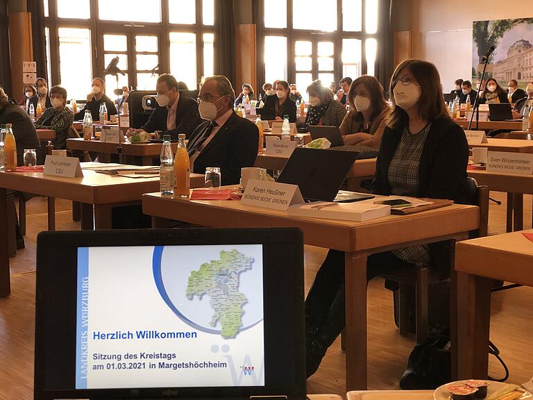 In der Margarethenhalle in Margetshöchheim tagten am Montag die Kreisräte, um über den Landkreis-Haushalt zu diskutieren.&nbsp;