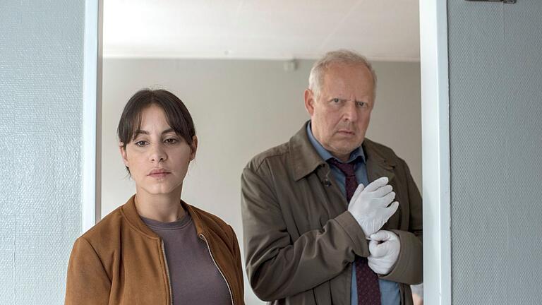TV-Ausblick - Das Erste „Tatort: Borowski und das hungrige Herz” - Mila Sahin und Klaus Borowski schlagen in dem Fall getrennte Wege ein. TV-Ausblick - Das Erste „Tatort: Borowski und das hungrige Herz” - Mila Sahin und Klaus Borowski schlagen in dem Fall getrennte Wege ein.