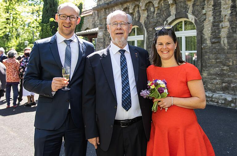Walter Kolbow 2019 beim Fest zu seinem 75. Geburtstag mit seinen Kindern Julia Reuß und Alexander Kolbow.