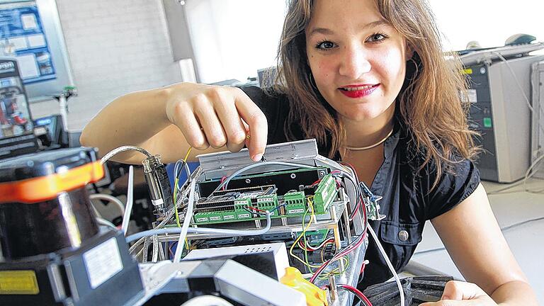 Ein Lieblingsort: Doris Aschenbrenner arbeitet am Zentrum für Telematik der Universität Würzburg, entwickelt und baut dort unter anderem solche Roboter. Privater Lieblingsplatz der Kitzinger SPD-Landtagskandidatin ist in ihrer Wohnung in Gerbrunn.