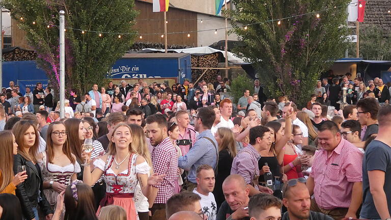 Das Sander Altmain-Weinfest endete am Montag mit einem großen Besucheransturm.