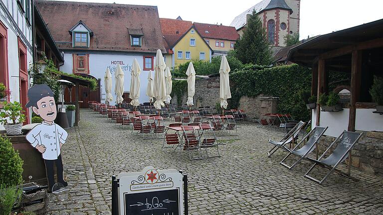 Unter Einhaltung der Hygienebestimmungen und der Abstandsregel darf ab 18. Mai auch im Erlabrunner Meisnerhof zunächst der Biergarten wieder öffnen.&nbsp;