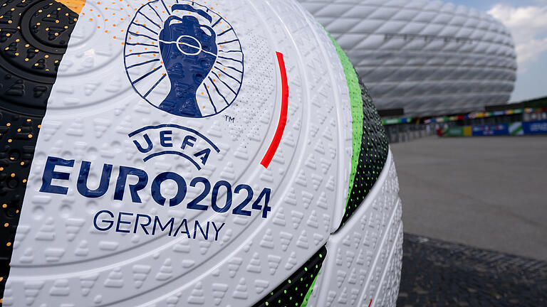 Fußball-Europameisterschaft - München Fußball Arena.jpeg - Am 14.06.2024 findet in der Allianz-Arena das Eröffnungsspiel der Fußball-Europameisterschaft statt. Fußball-Europameisterschaft - München Fußball Arena.jpeg - Am 14.06.2024 findet in der Allianz-Arena das Eröffnungsspiel der Fußball-Europameisterschaft statt.