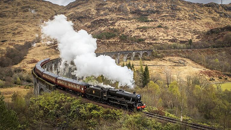 The Magical Music of Harry Potter - Live in Concert soll einen unvergesslichen Konzertabend im Congress Centrum in Würzburg garantieren. Im Bild: ein Zug in Schottland, ähnlich dem Hogwards-Express. The Magical Music of Harry Potter - Live in Concert soll einen unvergesslichen Konzertabend im Congress Centrum in Würzburg garantieren. Im Bild: ein Zug in Schottland, ähnlich dem Hogwards-Express.