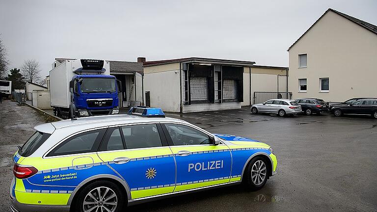 Schlachthof Tauberbischofsheim - Im Februar kam wegen des Tierschutzskandals die Polizei in den Schlachthof Tauberbischofsheim, jetzt ist dort endgültig Schluss mit dem Betrieb. Schlachthof Tauberbischofsheim - Im Februar kam wegen des Tierschutzskandals die Polizei in den Schlachthof Tauberbischofsheim, jetzt ist dort endgültig Schluss mit dem Betrieb.