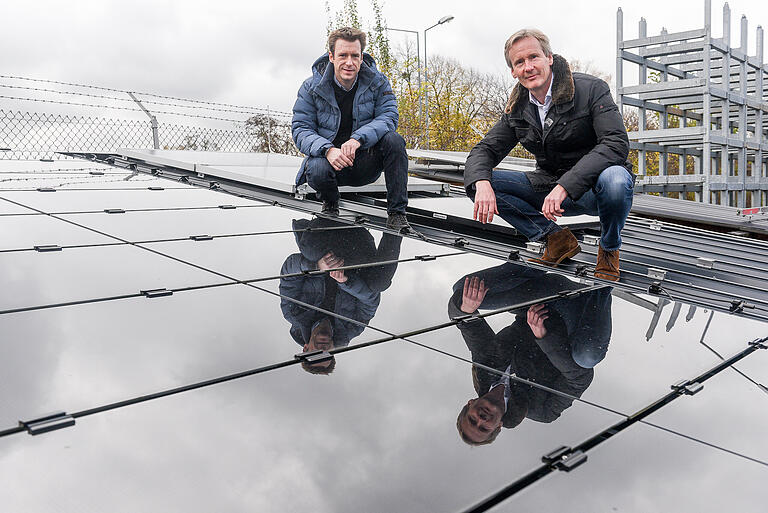 Ingo Alphèus (rechts), Vorsitzender der Geschäftsführung der Belectric Solar & Battery GmbH, und Bernhard Beck, der die weltweit erfolgreiche Firmengruppe einst als 'Beck Electric' gegründet hat. Ingo Alphèus (rechts), Vorsitzender der Geschäftsführung der Belectric Solar & Battery GmbH, und Bernhard Beck, der die weltweit erfolgreiche Firmengruppe einst als 'Beck Electric' gegründet hat.