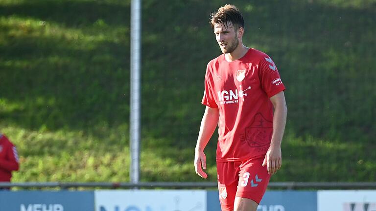 Aubstadts Innenverteidiger Tim Hüttl (im Bild) und seine Nebenleute wurden im Spiel gegen den TSV Rain/Lech kaum gefordert. Aubstadts Innenverteidiger Tim Hüttl (im Bild) und seine Nebenleute wurden im Spiel gegen den TSV Rain/Lech kaum gefordert.