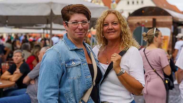 Nicole, 50 Jahre, aus Mühlbach und Kerstin, 54 Jahre, aus Herschfeld. Nicole, 50 Jahre, aus Mühlbach und Kerstin, 54 Jahre, aus Herschfeld.