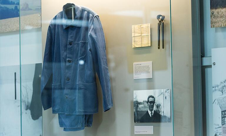 Zeitzeugenberichte machen im 'Haus auf der Grenze' Geschichte erlebbar. Auch Berthold Dückers Blaumann und die Kneifzange, mit der er 1964 aus der DDR floh, sind zu sehen.