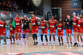 Das Team der Würzburg Baskets feiert mit den Fans den höchsten Sieg der Vereinsgeschi.