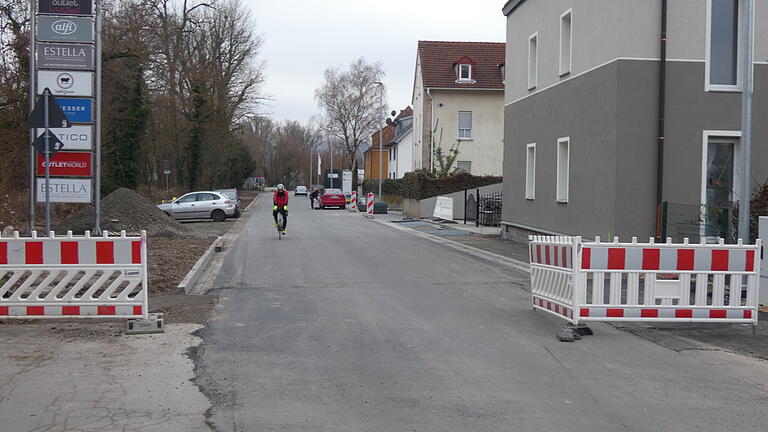 Bis auf einige Restarbeiten ist das Teilstück südlich der Bahnlinie fertiggestellt und befahrbar.