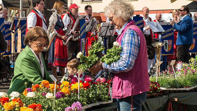 Bei schönstem Sonnenschein konnte der Blumen- und Gartenmarkt in Frammersbach sein zehntes Jubiläum feiern.