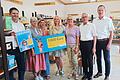 Im Bild (von links): Herr Ziegler (Kommunalbetreuer Bayernwerk), Sandra Koch, Inka Steuk, Christine Wirsing, Christel Langjahr, Pfarrer Bernhard Öchsner, Herr Ziegler Bürgermeister Eltmann.