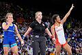 Olympische Spiele in Paris Ringen       -  Annika Wendle (l.) verlor das Halbfinale deutlich, hat aber noch die Chance auf Bronze.