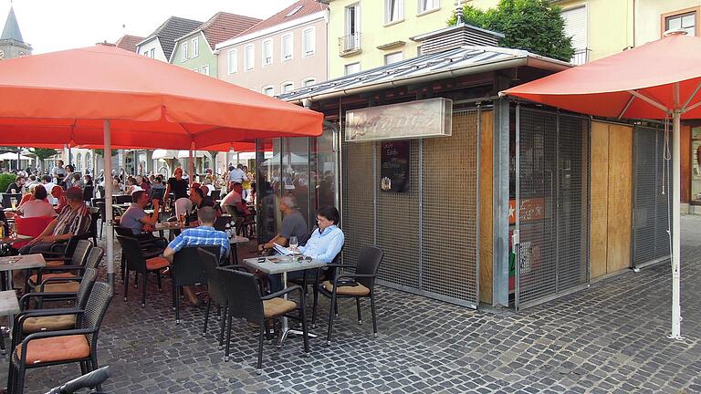 Wird saniert und künftig ohne Bratwurstgrill betrieben. Das Café Avanti am Marktplatz. Wird saniert und künftig ohne Bratwurstgrill betrieben. Das Café Avanti am Marktplatz.