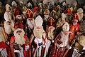 Auf so viele Nikoläuse kann die Bad Kissinger Nikolaus-Koordinatorin Claudia Nieland zwar nicht zurückgreifen. Das Archiv-Foto zeigt ein Nikolaus-Treffen in Köln.&nbsp; Aber in den vergangen 14 Jahren hat Nieland schon zahlreichen Familien und Darsteller in Bad Kissingen zusammengebracht.