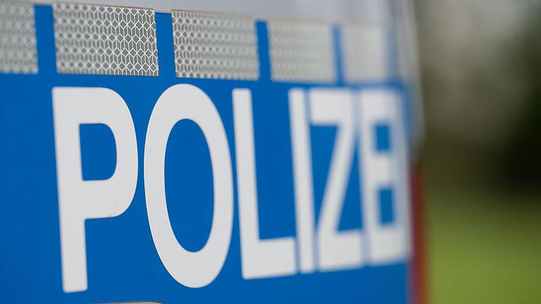Nach 'intensiven Ermittlungen' fand die Polizei keinen Hinweis darauf, dass in Mainstockheim ein Kind von einem Unbekannten angesprochen und in dessen Wagen gehoben wurde. Nach 'intensiven Ermittlungen' fand die Polizei keinen Hinweis darauf, dass in Mainstockheim ein Kind von einem Unbekannten angesprochen und in dessen Wagen gehoben wurde.