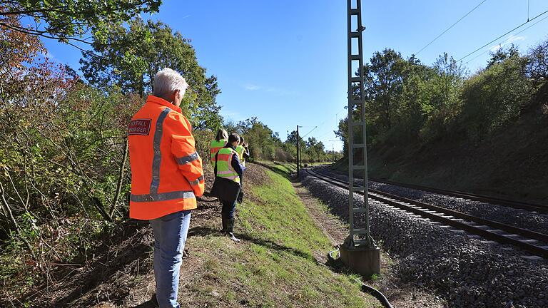 ICE erfasst Streckenarbeiter und verletzt ihn tödlich       -  Noch ist unbekannt, warum in der Nacht ein Sicherungsposten an der Bahnstrecke von einem Zug erfasst wurde.