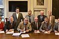 Interessengemeinschaft gegen neue Stromtrassen: Die Bundestagsabgeordneten Dr. Anja Weisgerber und Hans Michelbach, Kreisrat Christian Gunsenheimer, Coburgs Oberbürgermeister Norbert Tessmer, 2. Bürgermeisterin Dr. Birgit Weber, der Landrat des Landkreises Haßberge, Wilhelm Schneider, der stellvertretende Landrat des Landkreises Lichtenfels, Helmut Fischer, der Landrat des Landkreises Coburg Michael Busch, der 2. Bürgermeister der Stadt Schweinfurt, Dieter Wagner und der Landrat des Landkreises Schweinfurt, Florian Töpper (von links).