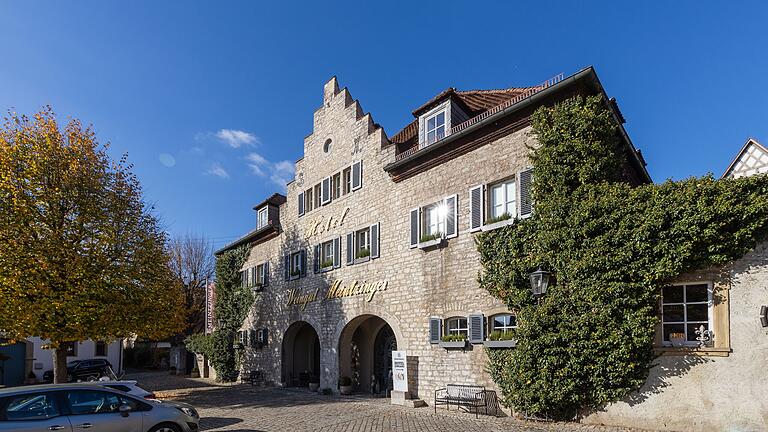 Das Hauptgebäude des Hotel Meintzinger, das aussieht wie ein stattliches Herrenhaus, war bis zum Umbau in den 1970er Jahren eine Scheune. Das Hauptgebäude des Hotel Meintzinger, das aussieht wie ein stattliches Herrenhaus, war bis zum Umbau in den 1970er Jahren eine Scheune.