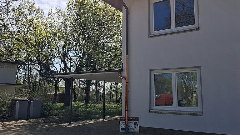 Die Anwohner der Doppelhaushälften in Askren Manor hatten einige Einwände zum Bebauungsplan, unter anderem zum Thema Carport und zu große Bäume im Garten. Die Anwohner der Doppelhaushälften in Askren Manor hatten einige Einwände zum Bebauungsplan, unter anderem zum Thema Carport und zu große Bäume im Garten.