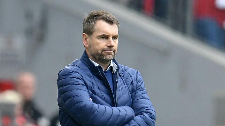 Bernd Hollerbach kehrt auf die Trainerbank zurück. Bernd Hollerbach kehrt auf die Trainerbank zurück.