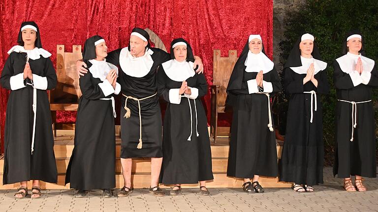 Ansgar von Geyerswörth schleicht sich ins Nonnenkloster ein. Ansgar von Geyerswörth schleicht sich ins Nonnenkloster ein.