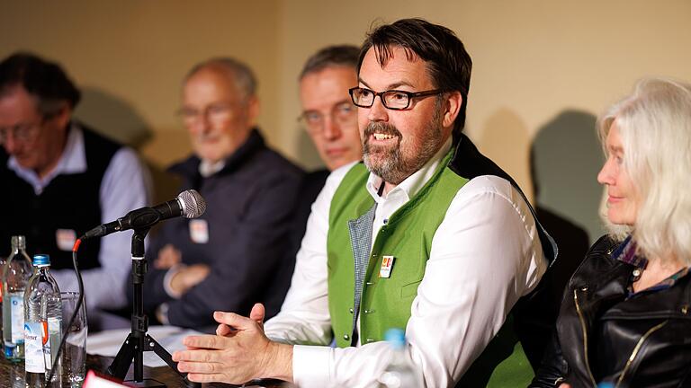 Wiedereröffnung der Münchner Lach- und Schießgesellschaft       -  André Hartmann, künstlerischer Leiter, spricht auf einer Pressekonferenz. Nach turbulenten Zeiten steht bei der Münchner Lach- und Schießgesellschaft der Neuanfang an.