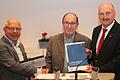 Jubilar für 75 Jahre Mitgliedschaft zur EVG geehrt. Jubilar Josef Förster wurde vom Festredner Bernd Rützel und dem EVG-Ortsverbandsvorsitzenden Thomas Scheb für 75 Jahre Mitgliedschaft besonders geehrt.&nbsp;