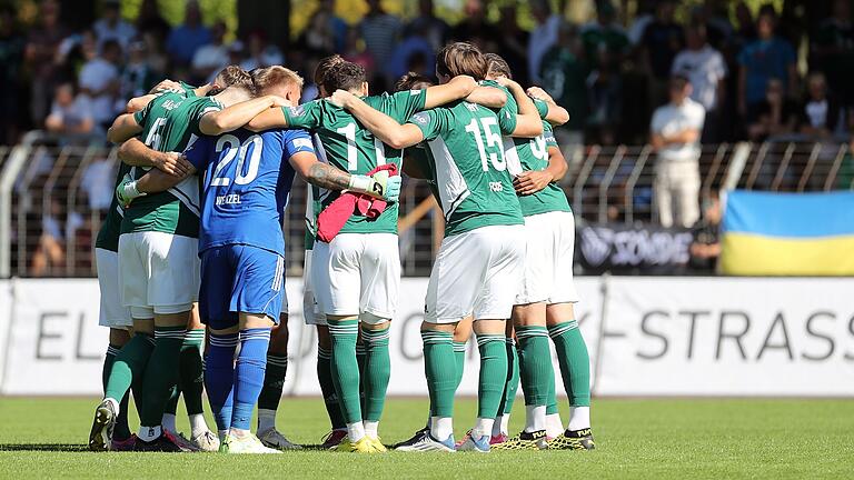 Die Spieler des FC 05 Schweinfurt hoffen auf einen Heimsieg gegen den Tabellenvierten Türkgücü München.