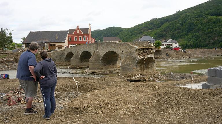 Die Nepomuk-Brücke, die in Rech die Ahr überquerte und beide Ortsteile der Gemeinde verband, wurde durch die Flut zerstört.