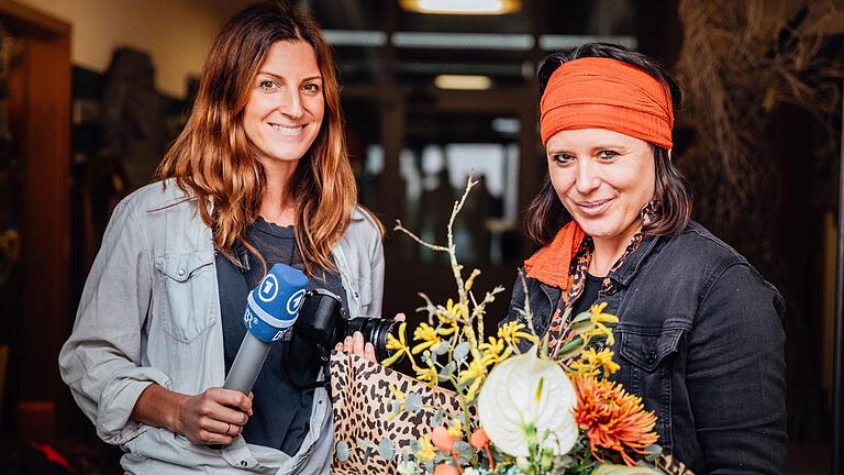 Katharina Keßler-Büttner von 'Frau Blattwerk' in Wülfershausen drehte mit BR-Reporterin Alexandra Reese für die Abendschau. Der Beitrag läuft voraussichtlich am Freitag, 24. November, um 18 Uhr im Bayerischen Fernsehen. Katharina Keßler-Büttner von 'Frau Blattwerk' in Wülfershausen drehte mit BR-Reporterin Alexandra Reese für die Abendschau. Der Beitrag läuft voraussichtlich am Freitag, 24. November, um 18 Uhr im Bayerischen Fernsehen.
