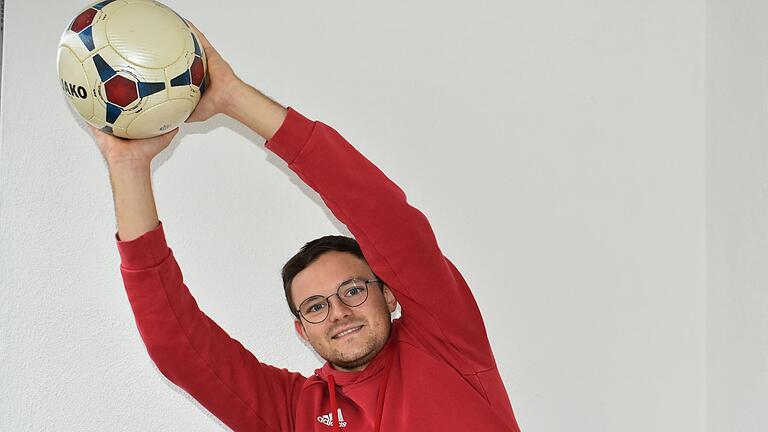 Nicht als Innenverteidiger, sondern als Torwart wurde Tobias Kaiser zum Matchwinner des FSV Hohenroth in Irmelshausen. Nicht als Innenverteidiger, sondern als Torwart wurde Tobias Kaiser zum Matchwinner des FSV Hohenroth in Irmelshausen.