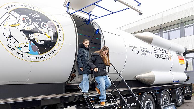 15 Minuten dauert der Ausflug mit Spacebuzz One, dann sind die Mitreisenden wieder sicher zurück auf der Erde.