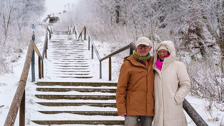 Wintereinbruch in der Rhön: Der Kreuzberg ist am 21. November 2024 von Schnee bedeckt.