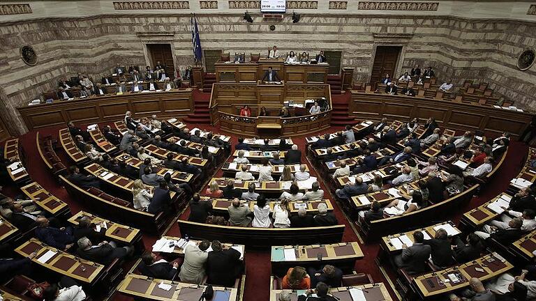 Debate in the Greek Parliament on a second batch of reforms       -  Griechisches Parlament: Bei der Abstimmung über ein drittes Hilfspaket wird Ministerpräsident Alexis Tsipras auf die Unterstützung der Oppositionsparteien angewiesen sein.