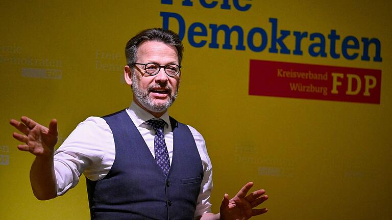 Otto Fricke ist haushaltspolitischer Sprecher der Fraktion der Freien Demokraten im Bundestag und war beim politischer Aschermittwoch der FDP Würzburg zur Gast.