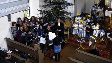Alle gemeinsam auf der Bühne: Schlussszene des Krippenspiels in Ditterswind. Alle gemeinsam auf der Bühne: Schlussszene des Krippenspiels in Ditterswind.