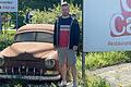 Maxi Rottenberger vor seiner neuen Aufgabe, dem Cuba Cabana in Bad Neustadts Industriestraße. Da will er den angesetzten Rost der letzten Jahre in aller Schnelle entfernen.