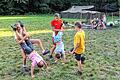 Gruppenaktivitäten und Geländespiele füllten den Tagesablauf während des Zeltlagers der katholischen Jugend Iphofen in den Haßbergen.