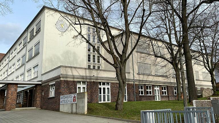 Die Anton-Kliegl-Mittelschule in Bad Kissingen. Hier werden Schülerinnen und Schüler aus 38 Nationen unterrichtet.